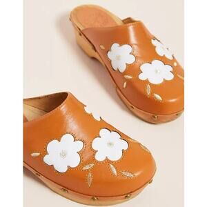 Penelope Chilvers Babette Women's 40/US 9 Tan Leather Floral Stud Clog Tan Mule